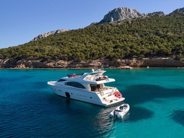Ferretti 75 | Golden Yacht
