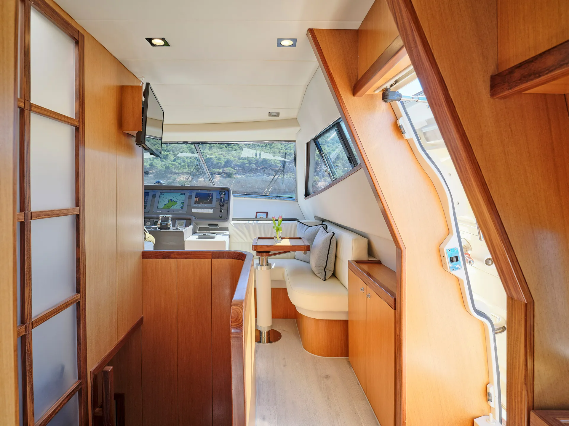 Ferretti 75 | Golden Yacht