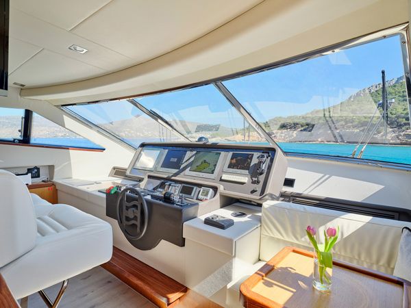 Ferretti 75 | Golden Yacht