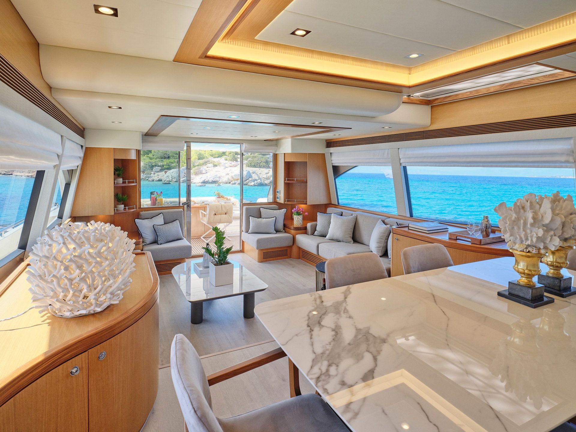 Ferretti 75 | Golden Yacht