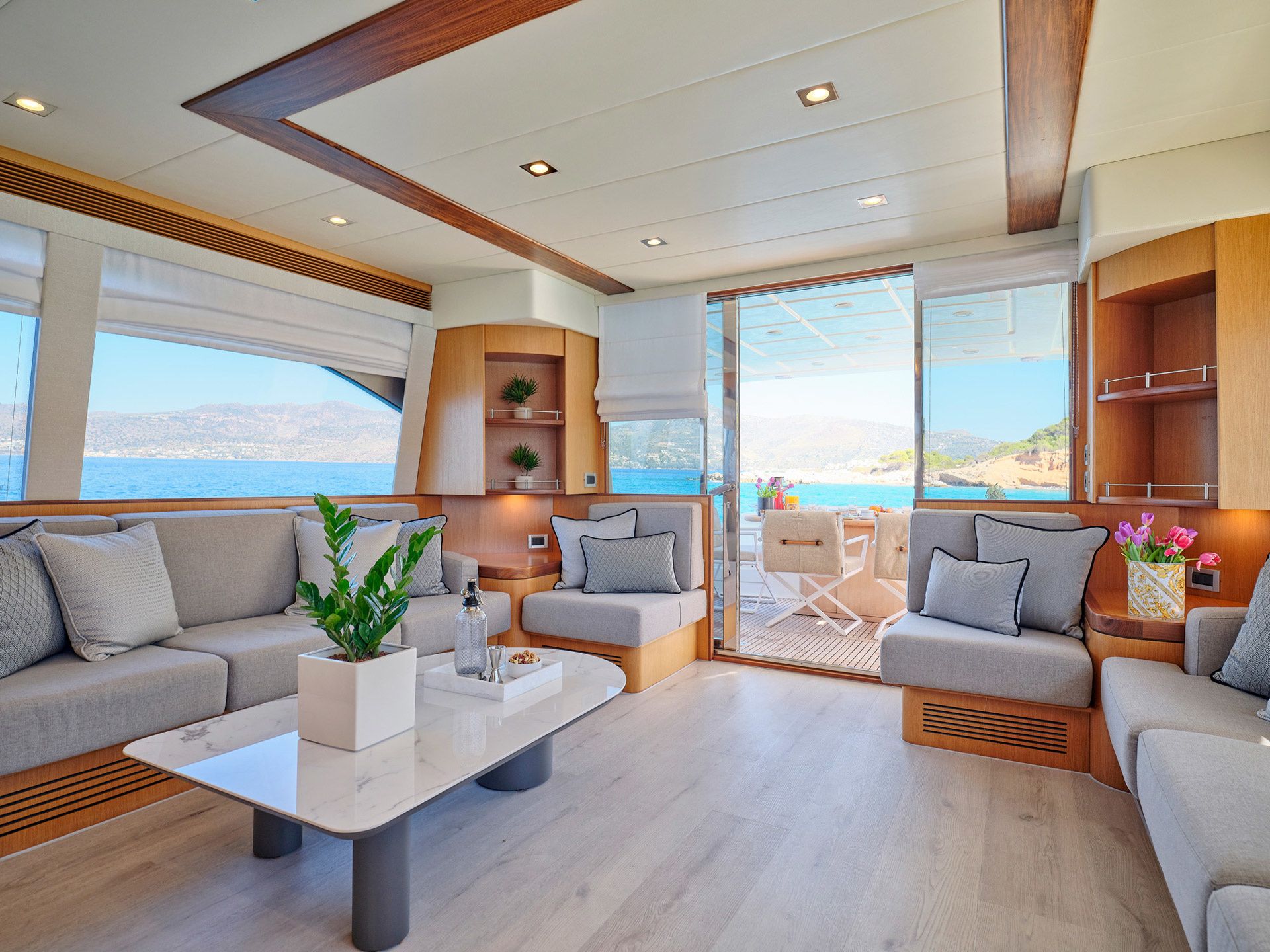 Ferretti 75 | Golden Yacht