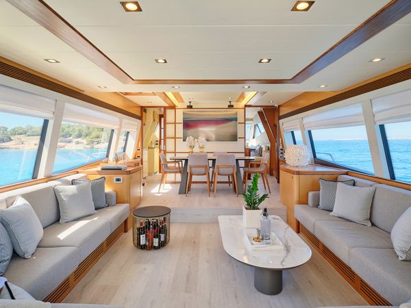 Ferretti 75 | Golden Yacht