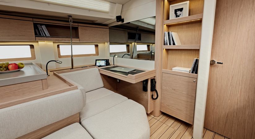 Beneteau Oceanis 51.1 | Moorings 22