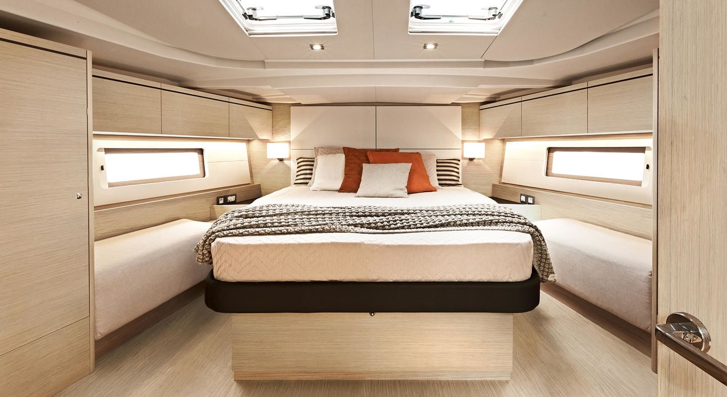 Beneteau Oceanis 51.1 | Moorings 22