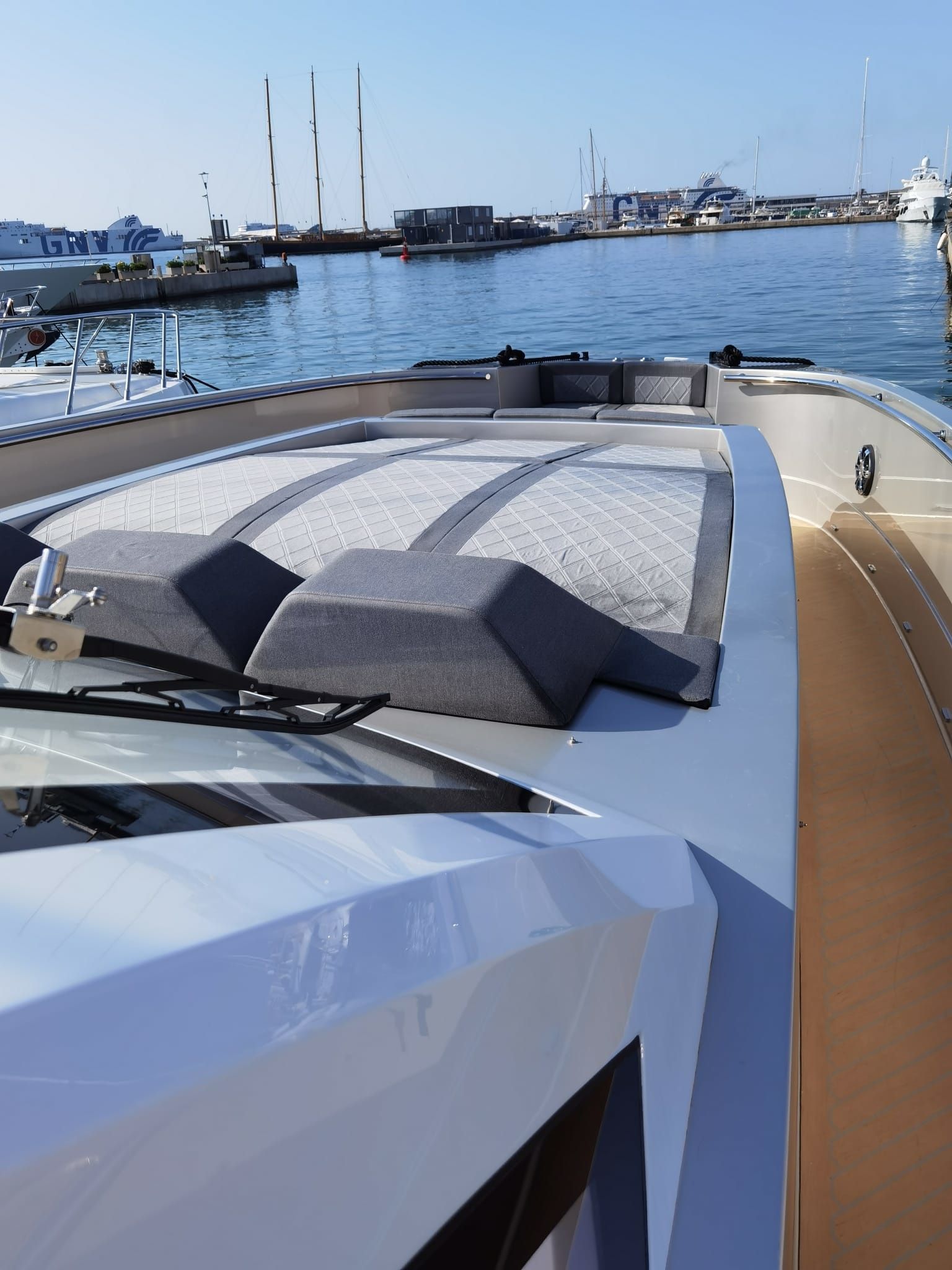 Canados Gladiator 631 | Next