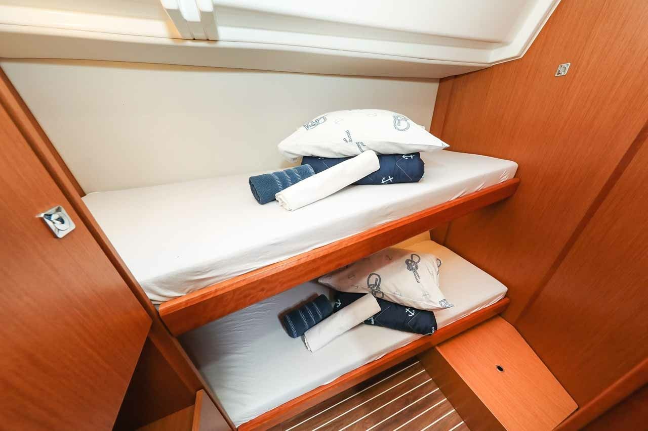 Bavaria C50 | Granat