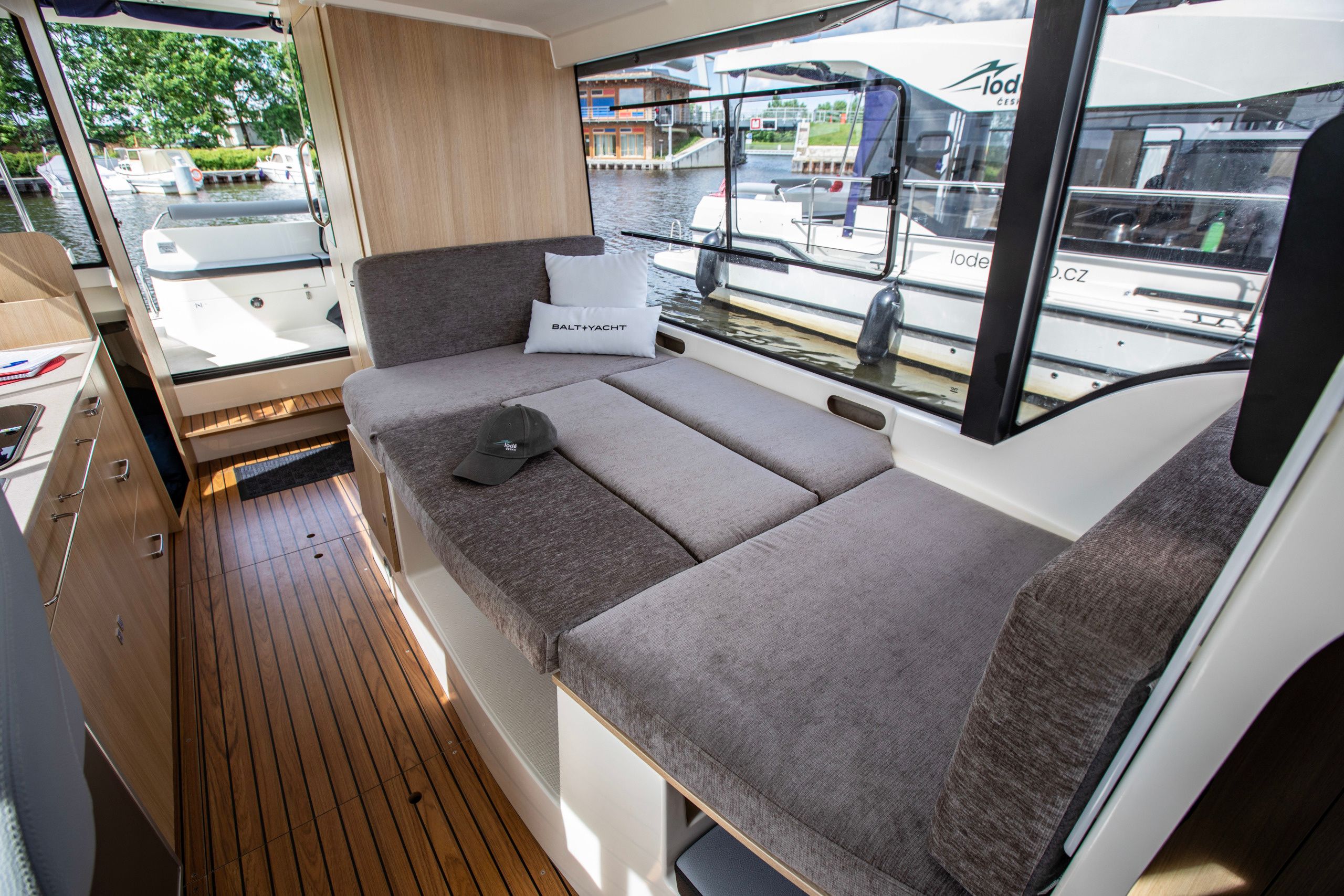 Sun Camper 35 Flybridge | Santia