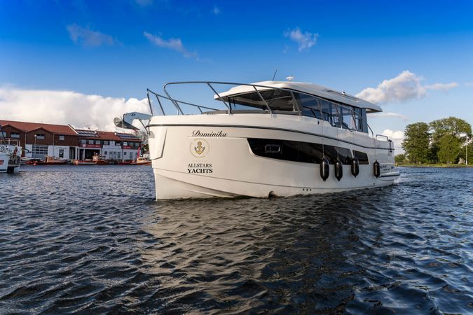 Delphia Escape 1150V | Dominika