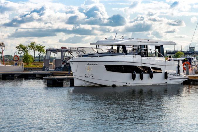 Delphia Escape 1150V | Dominika