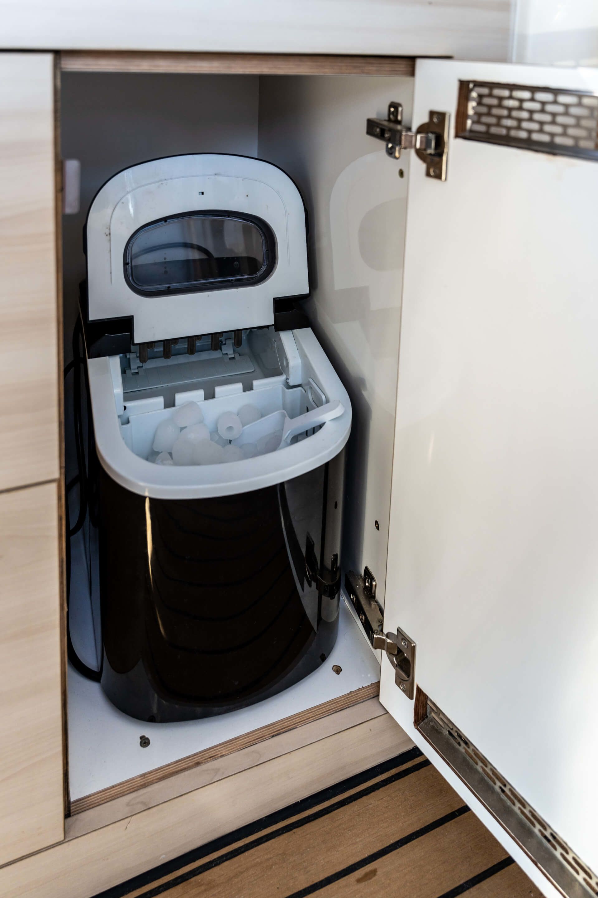 Delphia Escape 1150V | Dominika