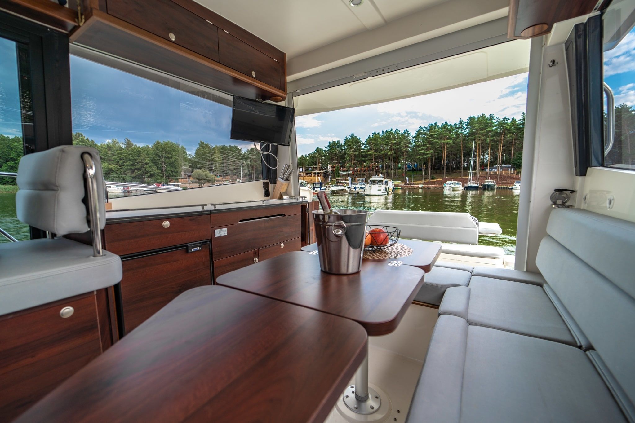 Platinum 989 | Platinum