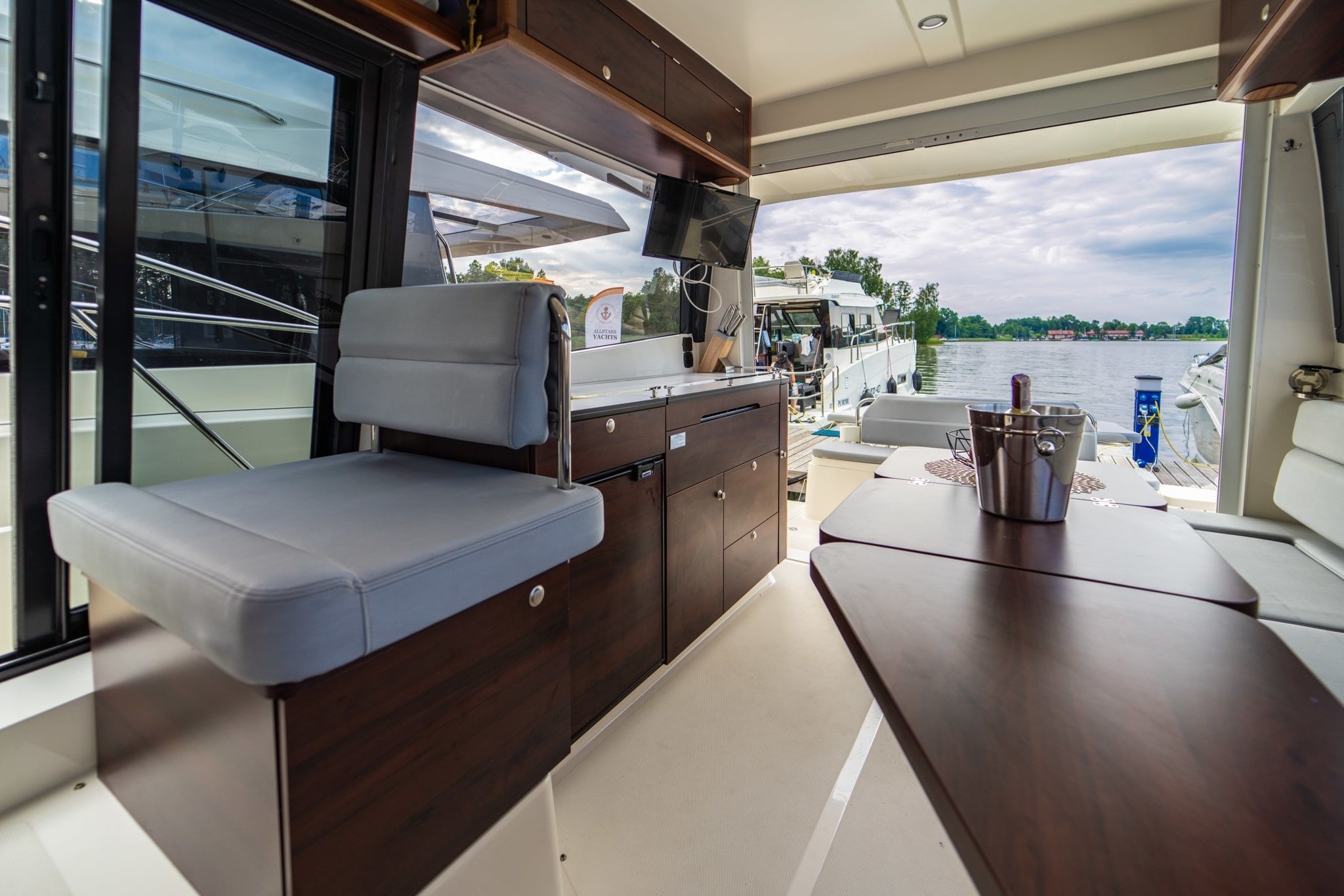 Platinum 989 | Platinum