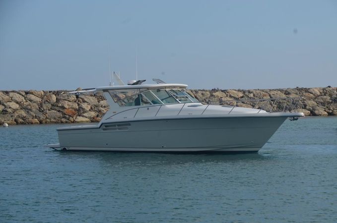 Tiara 42 | Buque