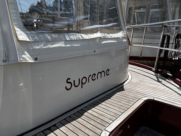 River Boat 1122 | Supreme