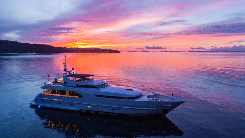 Moonen 34 | Xanadu of London