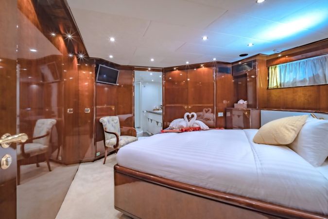 Moonen 34 | Xanadu of London