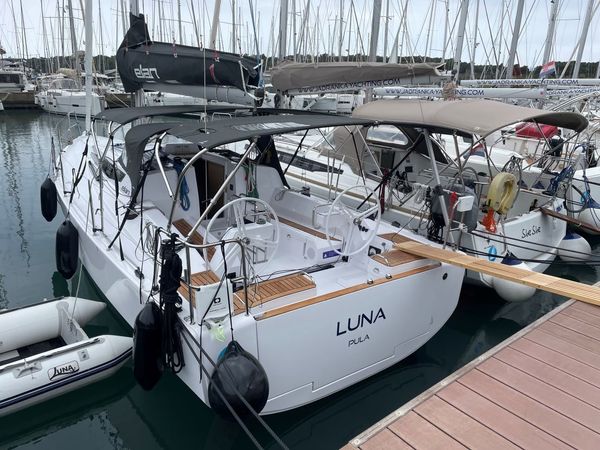 Elan E4 | Luna