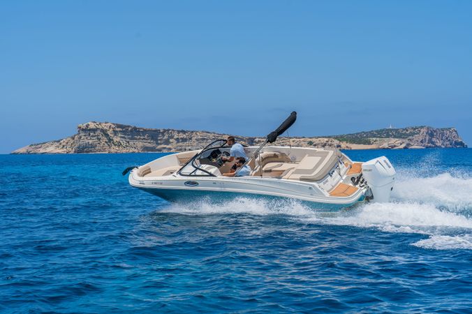 Bayliner VR6 Bowrider | Silence