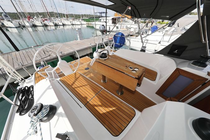 Bavaria Cruiser 37 | aMore