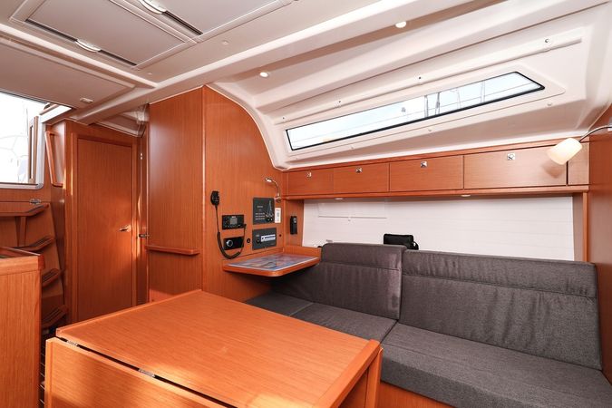 Bavaria Cruiser 37 | aMore