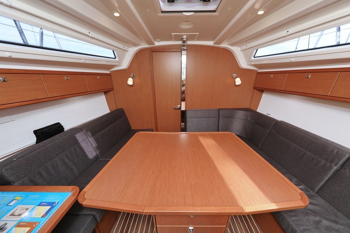Bavaria Cruiser 37 | aMore