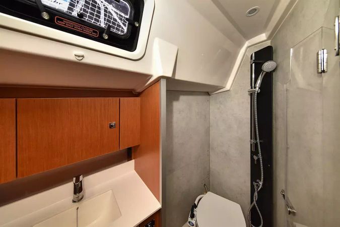 Bavaria C38 | Seka 6