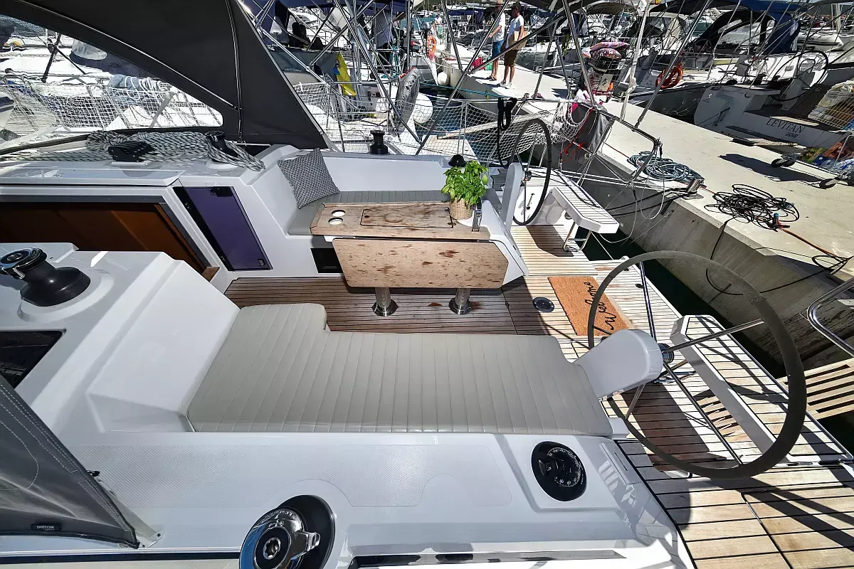 Bavaria C38 | Seka 6