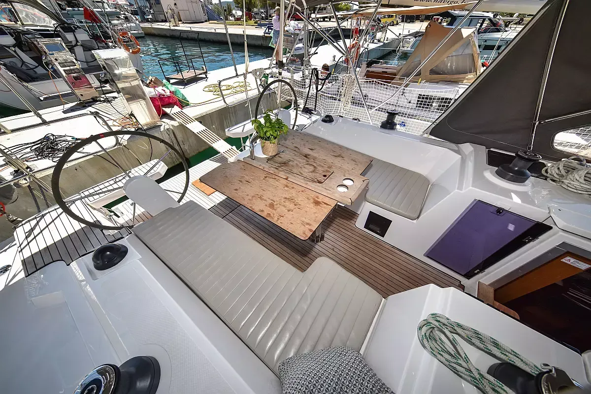 Bavaria C38 | Seka 6