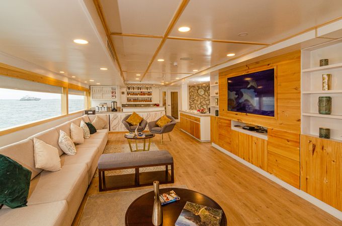 Custom Built Yacht | Domenica