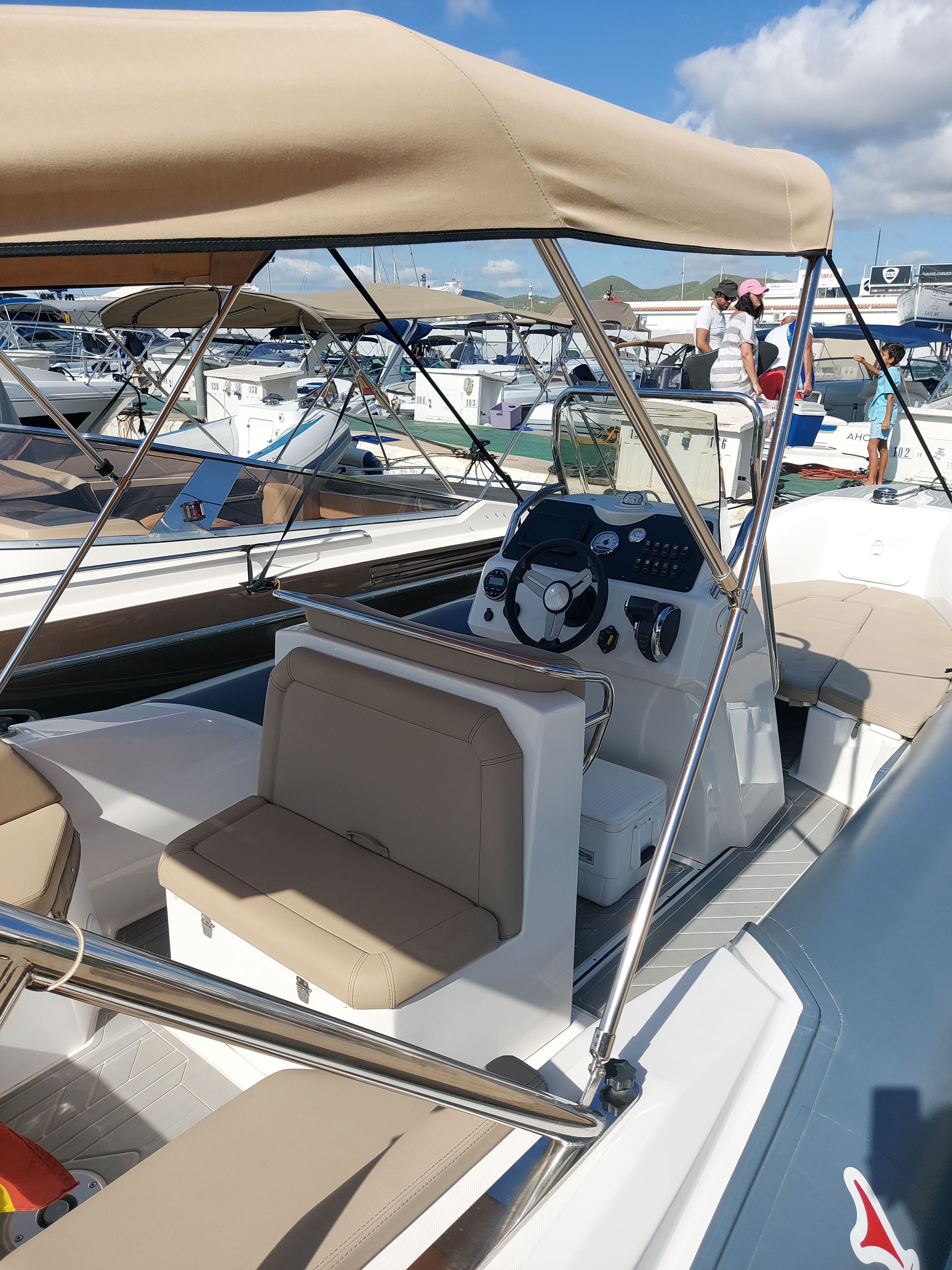 MV Marine 25 | Kona