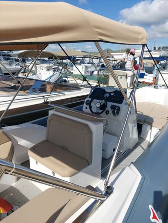 MV Marine 25 | Kona