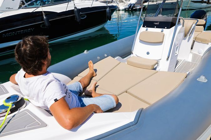MV Marine 25 | Kona