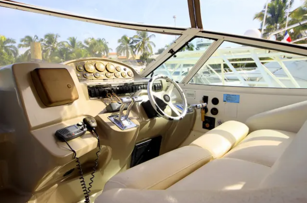 Sea Ray 425 | Champagne Girl
