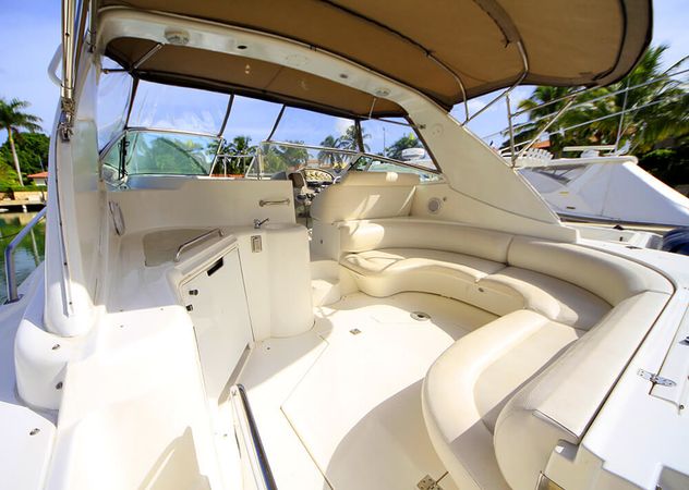 Sea Ray 425 | Champagne Girl