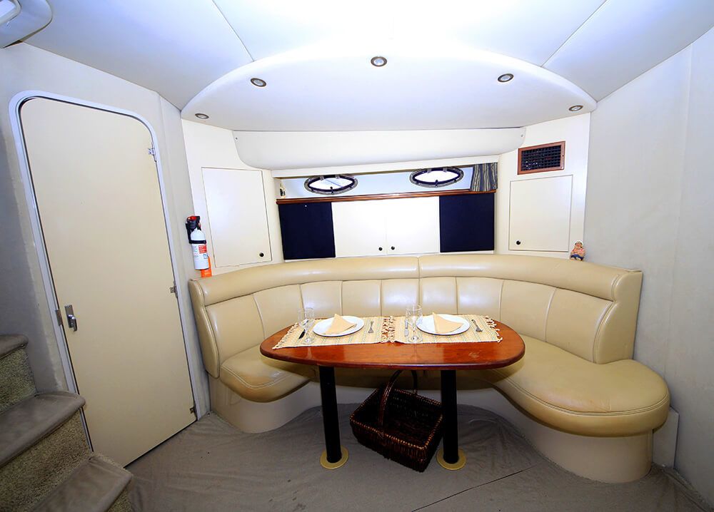 Sea Ray 425 | Champagne Girl