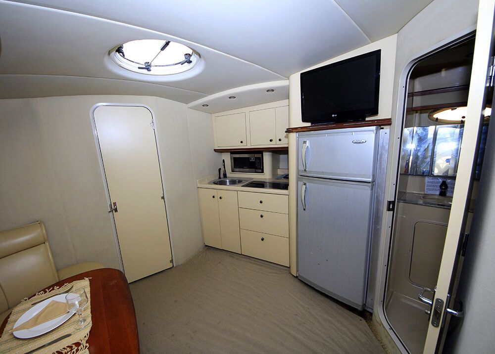 Sea Ray 425 | Champagne Girl