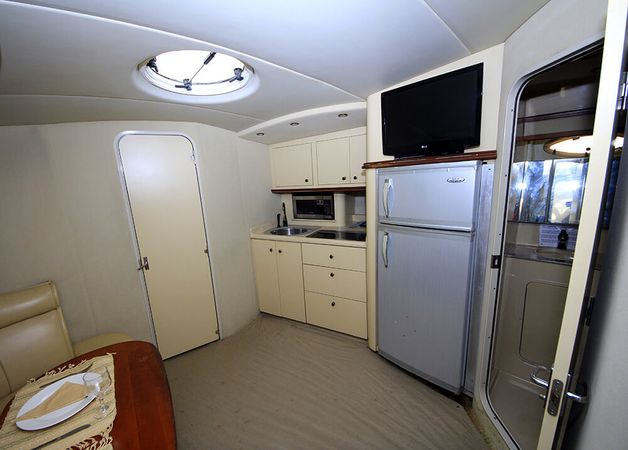 Sea Ray 425 | Champagne Girl