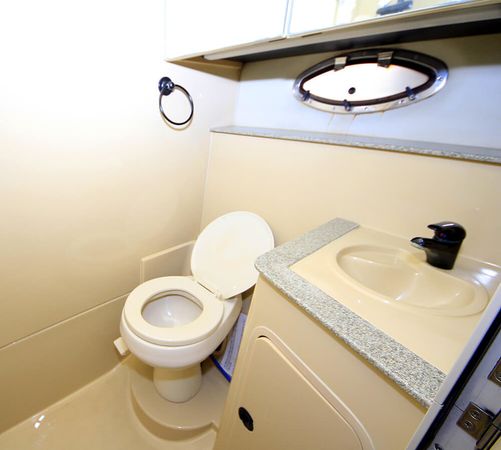 Sea Ray 425 | Champagne Girl