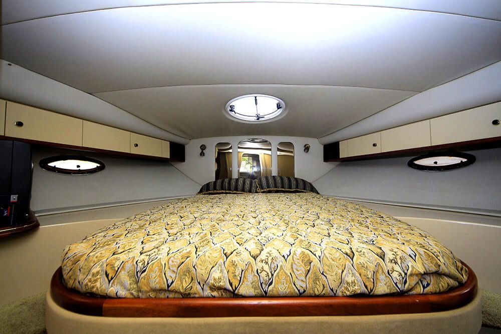 Sea Ray 425 | Champagne Girl