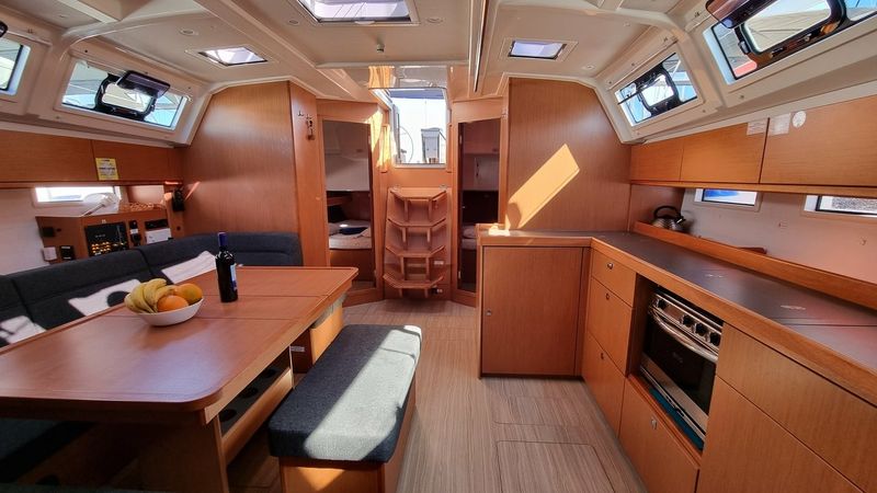 Bavaria Cruiser 46 | Spring Dolphin