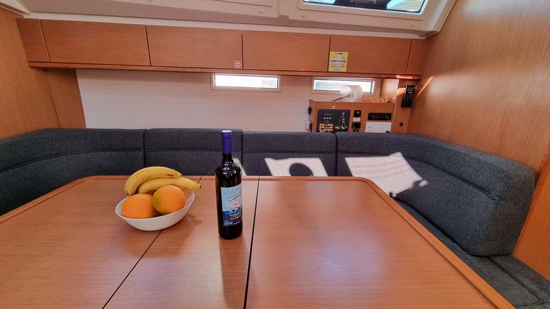 Bavaria Cruiser 46 | Spring Dolphin