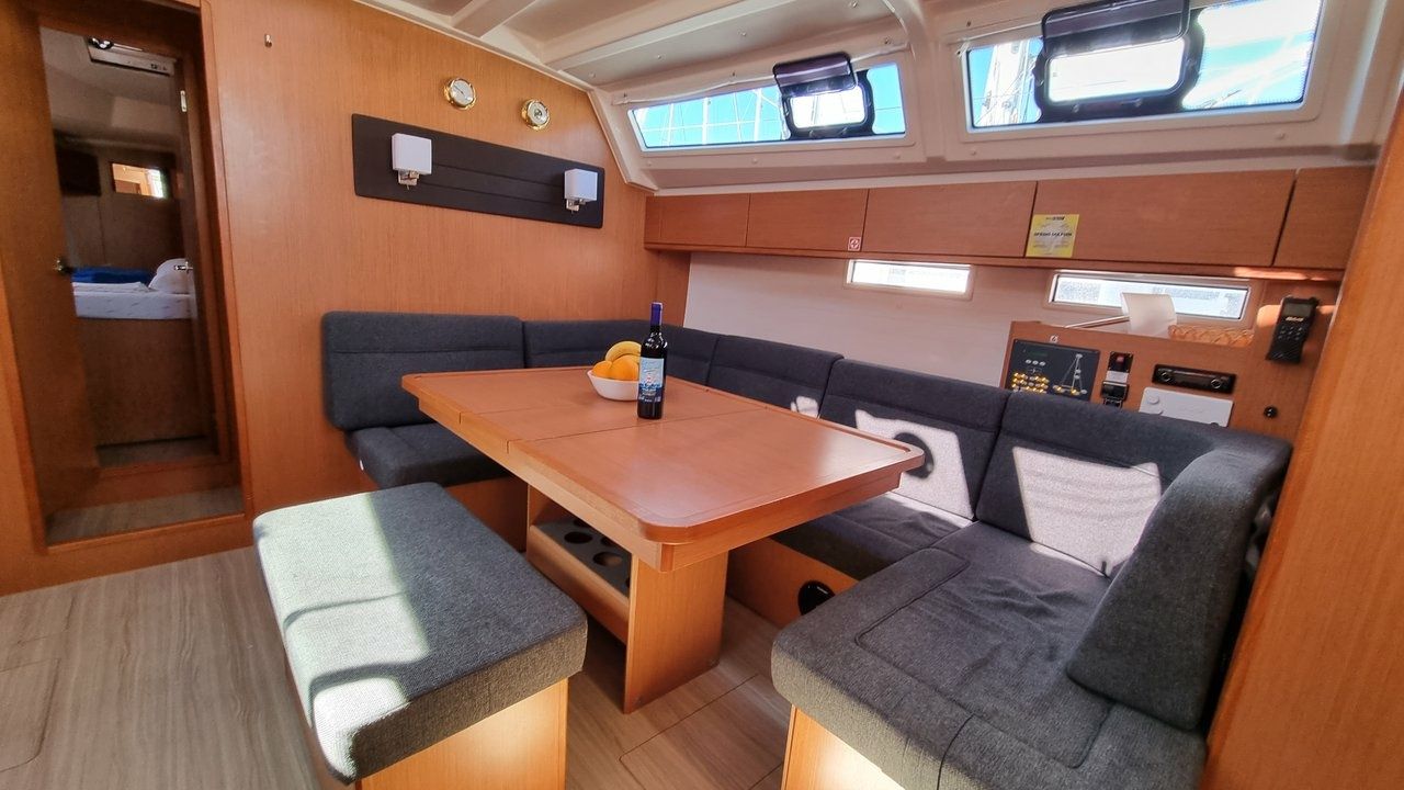 Bavaria Cruiser 46 | Spring Dolphin