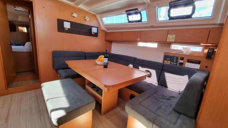 Bavaria Cruiser 46 | Spring Dolphin