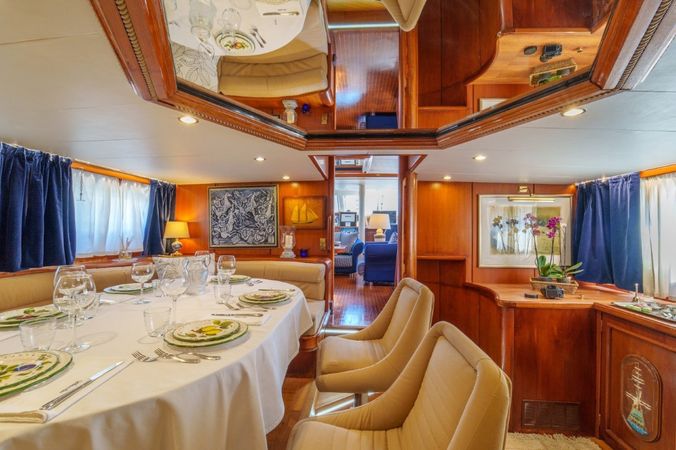 Porsius Motorsailer | White Star