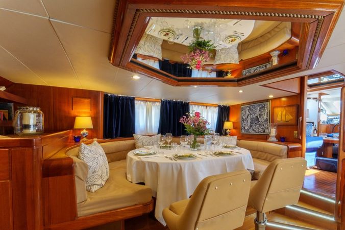 Porsius Motorsailer | White Star