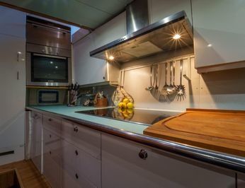 Porsius Motorsailer | White Star