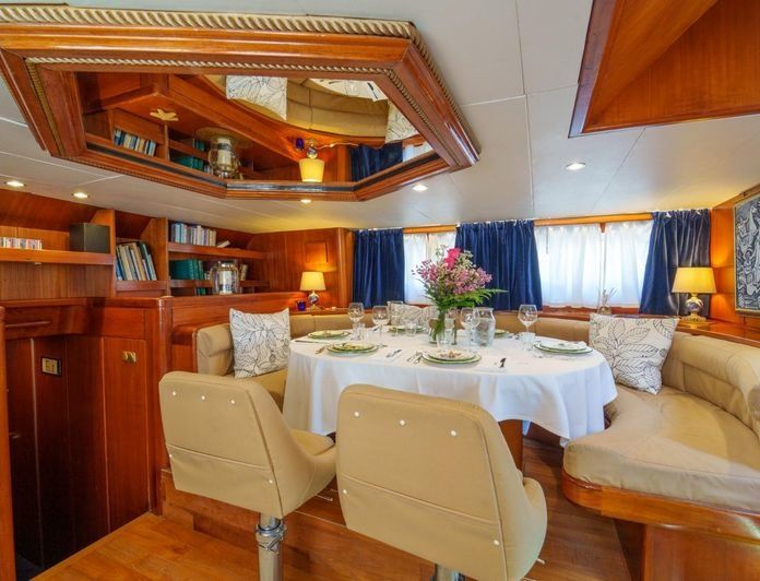 Porsius Motorsailer | White Star