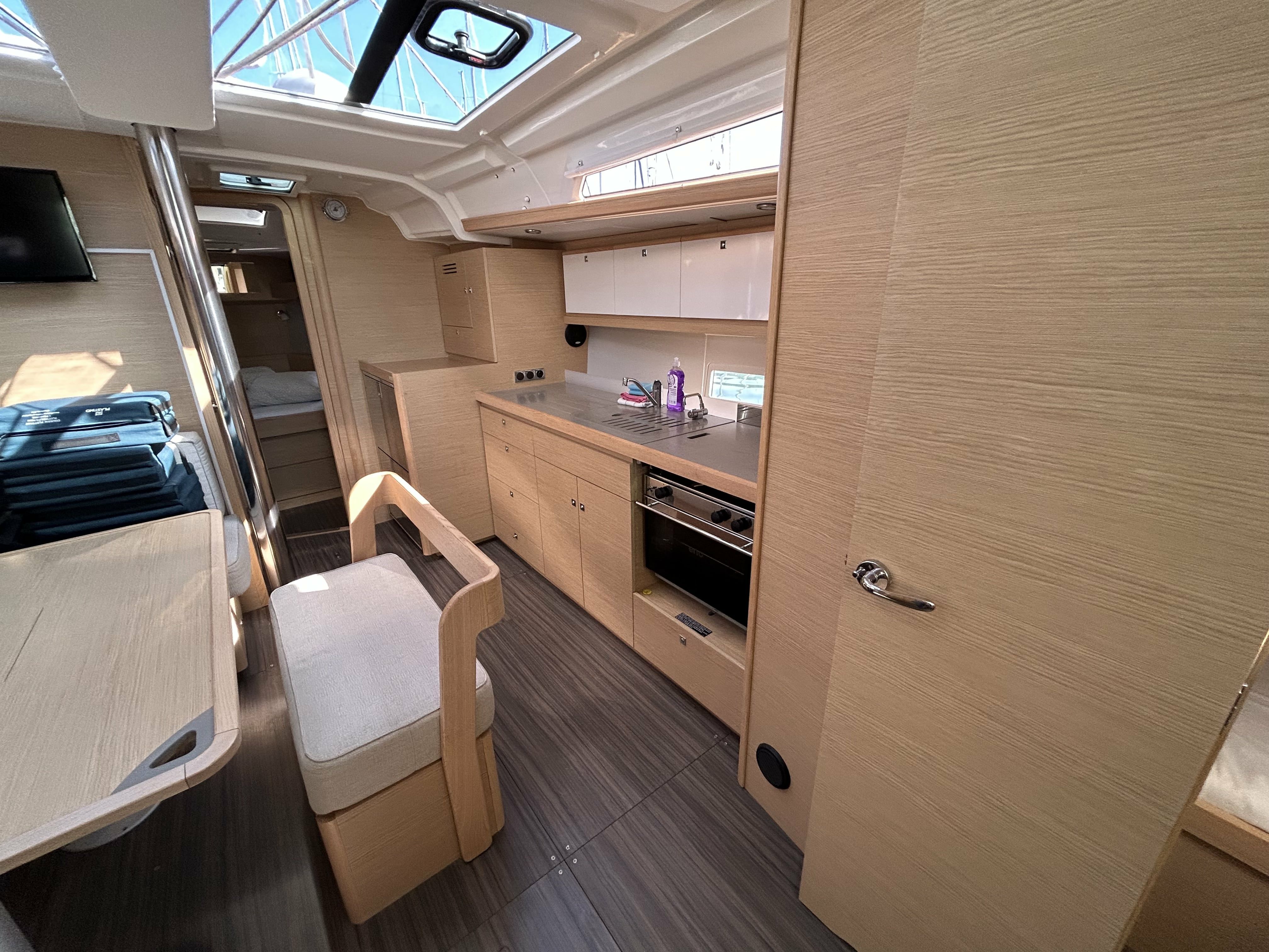 Dufour 430 | Whiskey