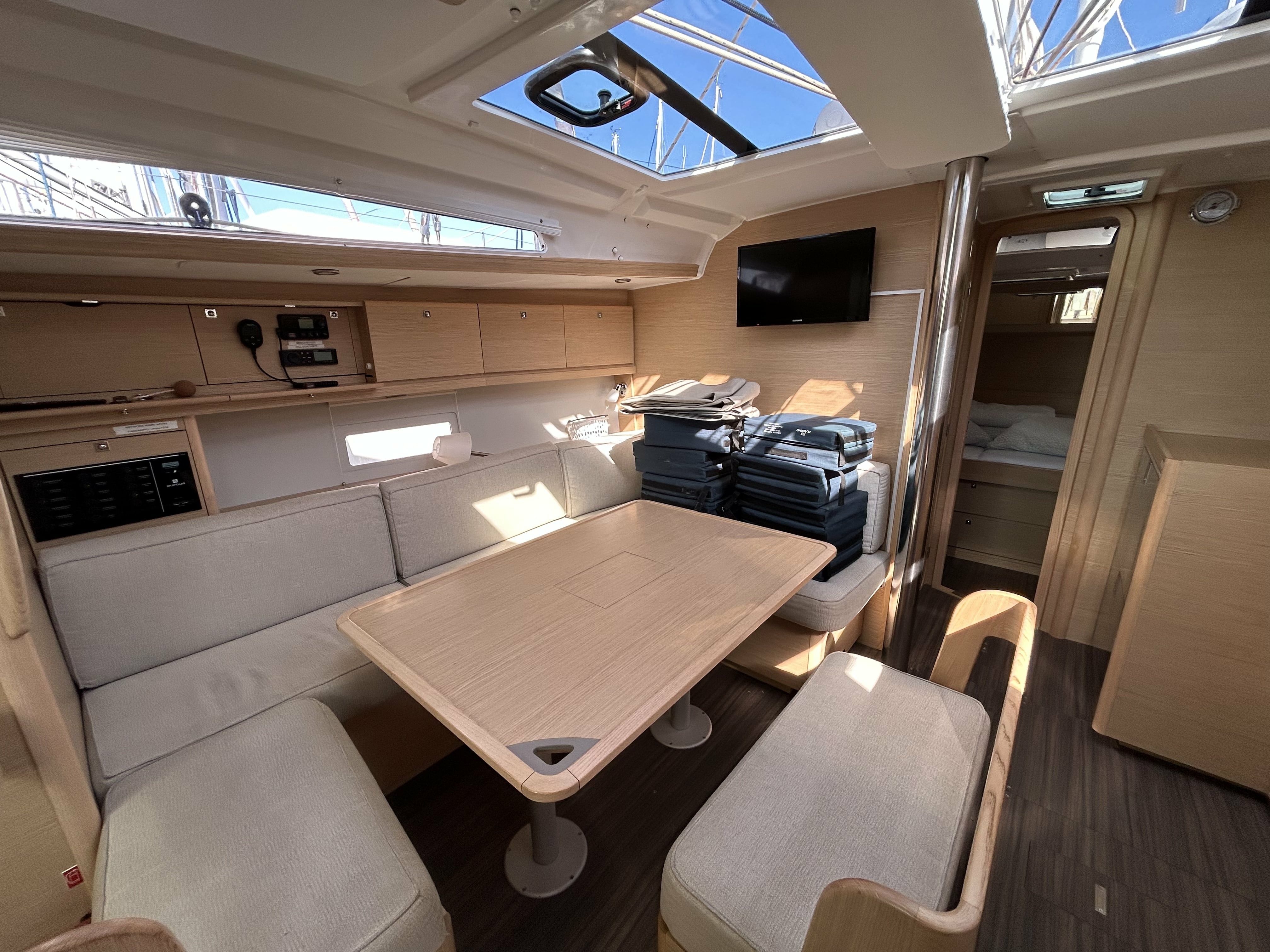 Dufour 430 | Whiskey