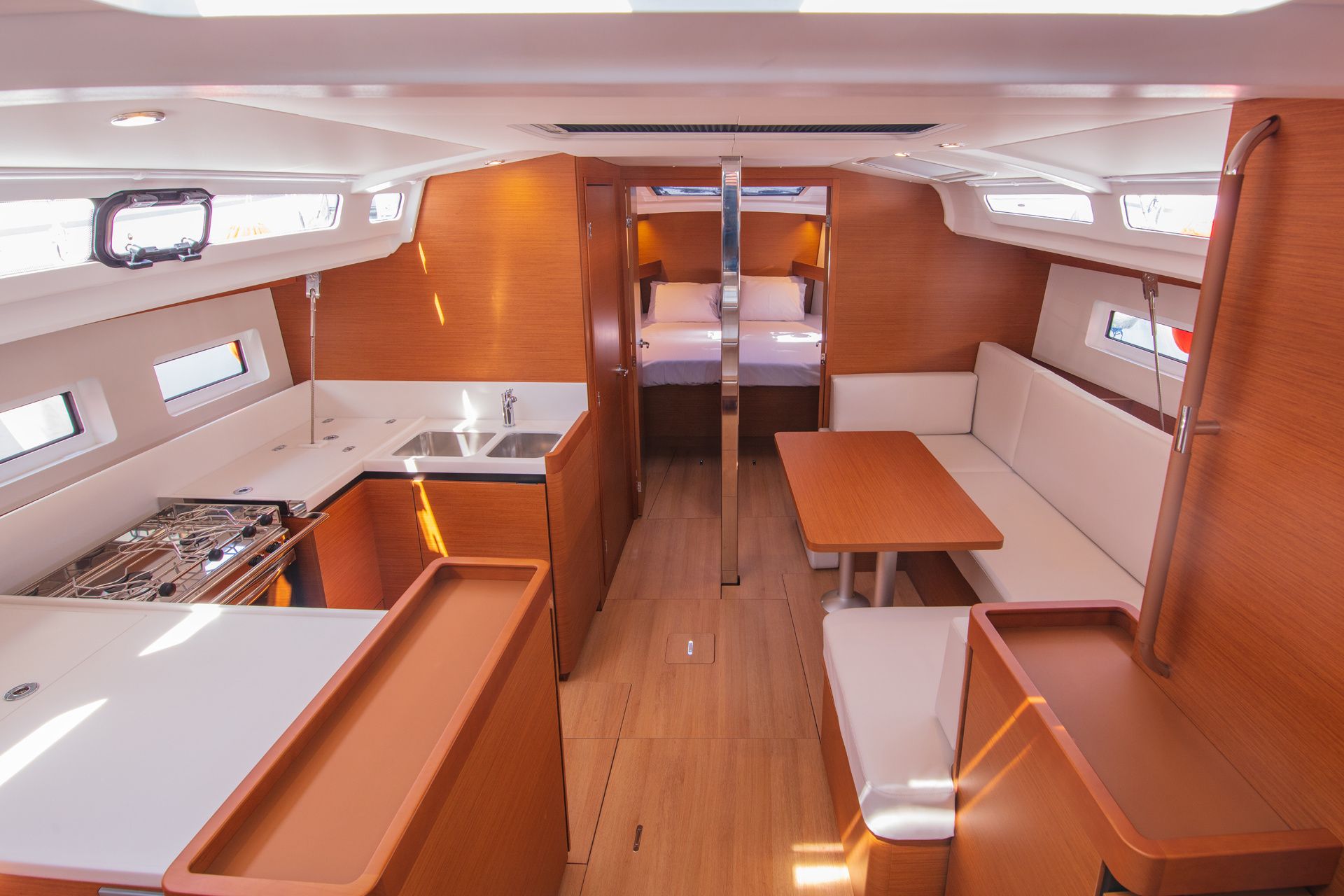 Jeanneau Sun Odyssey 440 | White Rabbit